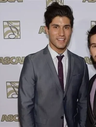 Qui est le frère jumeau de Shay ?