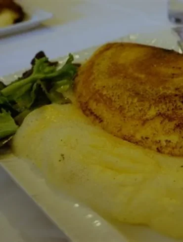 Quel est le prix de l'omelette chez la Mère Poularde ?