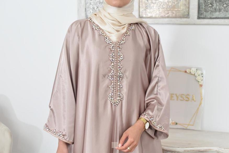 Comment porter une abaya